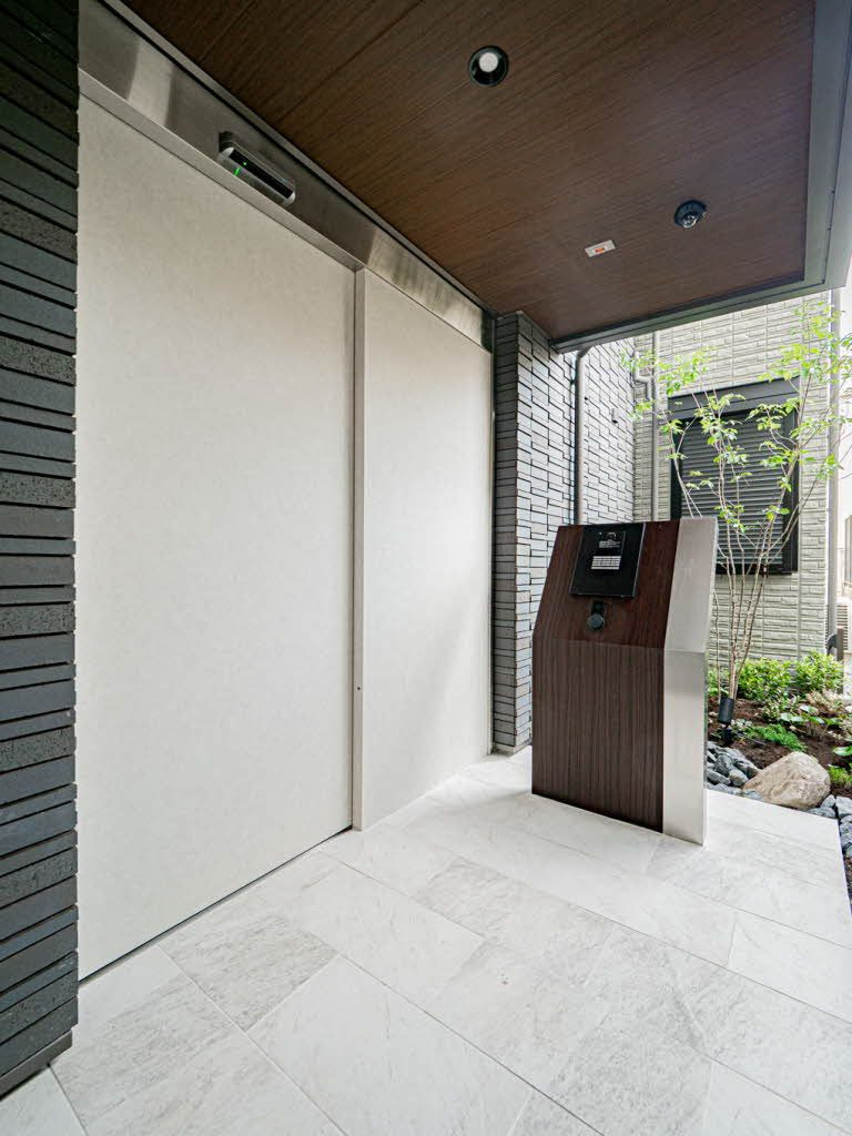 神戸市灘区大和町３丁目の賃貸マンションのエントランス