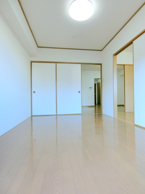 国立市中１丁目の賃貸マンションの居間・リビング