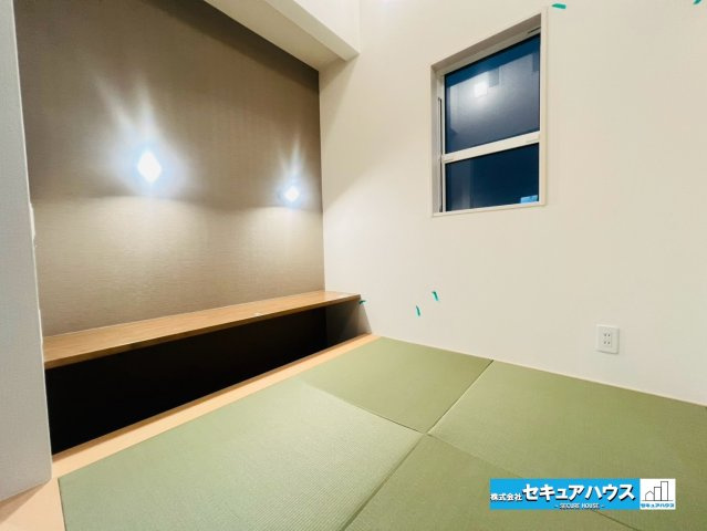 【同施工物件ご案内可能】豊明市二村台7丁目 全2棟 のその他|【マルチスキップイメージ】
◆お子様の勉強スペースや作業スペースとして利用できるカウンター付きです。
◆畳敷きのためお子様が寝転がることもでき、おむつ替えスペースにもなります。
◆上部吹抜です。　　　