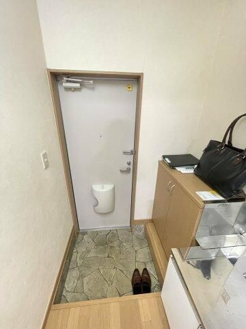 リヴェールＴＫの玄関
