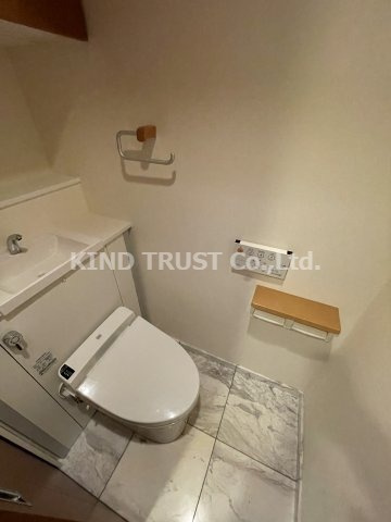 リーガル梅田EASTのトイレ|落ち着いた色調のトイレです