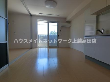 インサイドモートの居間・リビング|LDK8.5帖（参考同型室内写真101号室）