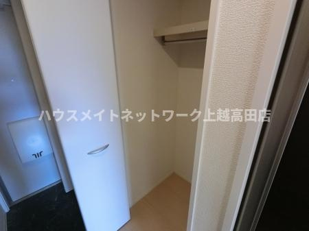 インサイドモートの収納|ウォークインクローゼット（参考同型室内写真101号室）