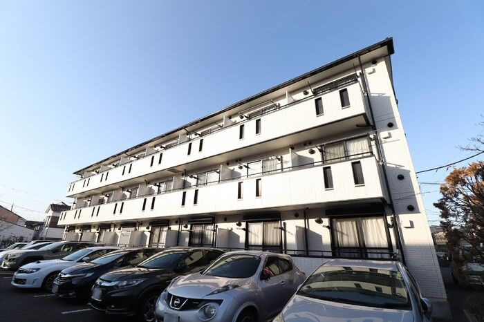 アムール大倉山　B棟の外観