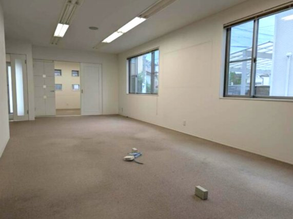川島滑樋町店舗事務所の内装