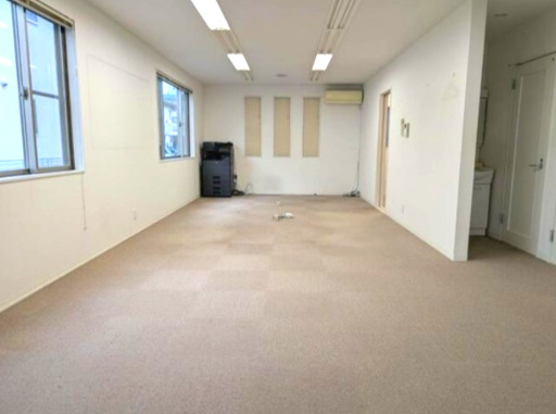 川島滑樋町店舗事務所の内装