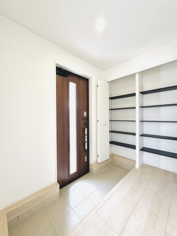CRADLE GARDEN 太田市新田上江田町第1　新築住宅1号棟の収納