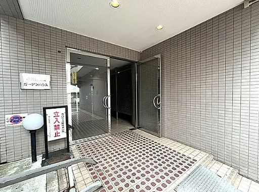 横浜阪東橋ガーデンハウスのエントランス