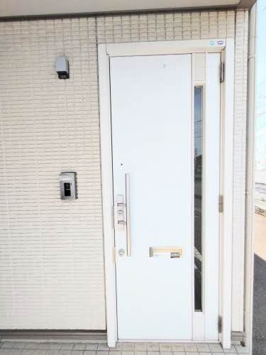 シャーメゾン中野開作　Ｂ棟の玄関