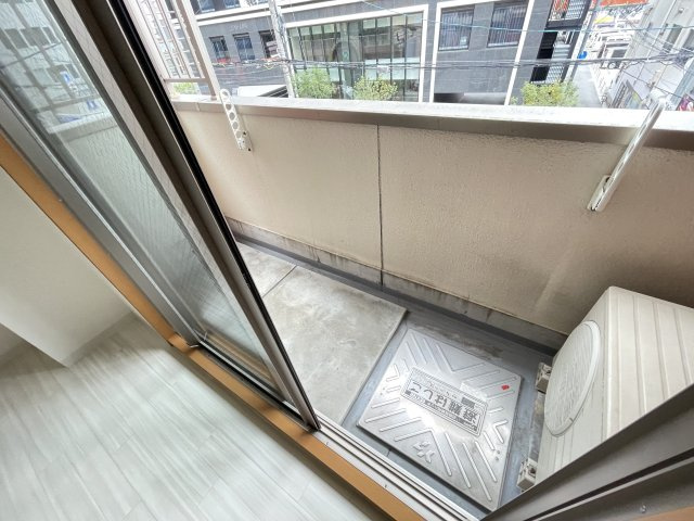 難波千日前OEMマンションのバルコニー