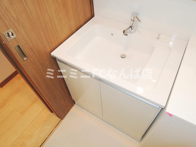 大阪市中央区大手通２丁目の賃貸マンションの洗面所