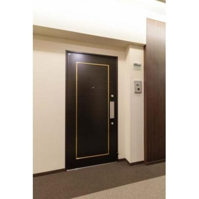 グランパレス東京八重洲アベニューの玄関