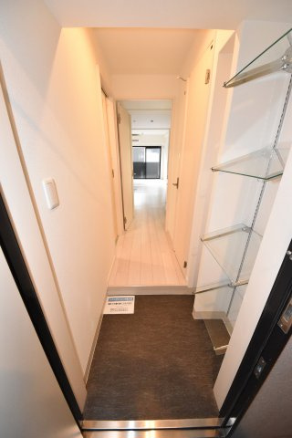 モダンアパートメント大阪ドーム前の玄関