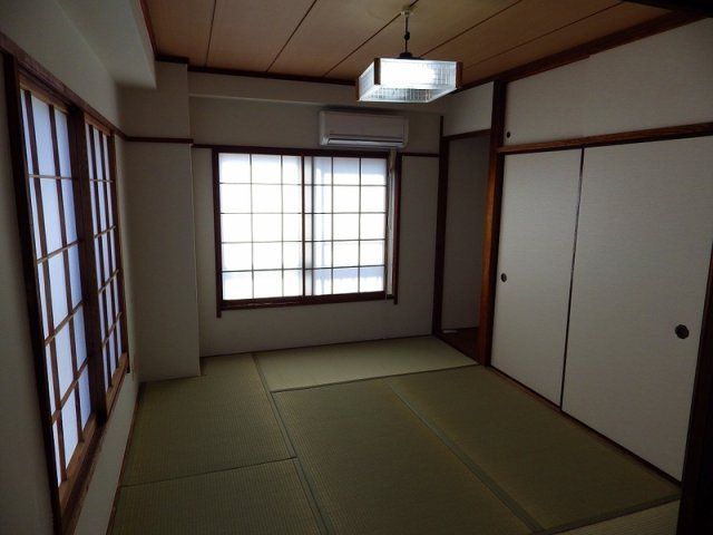 井上ビルの和室