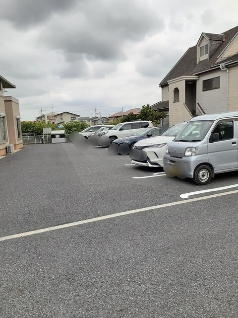 ルミナーレの駐車場
