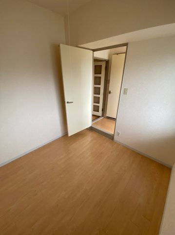 TYコート栄町通の洋室