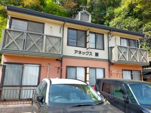 佐世保市小島町のアパートの駐車場