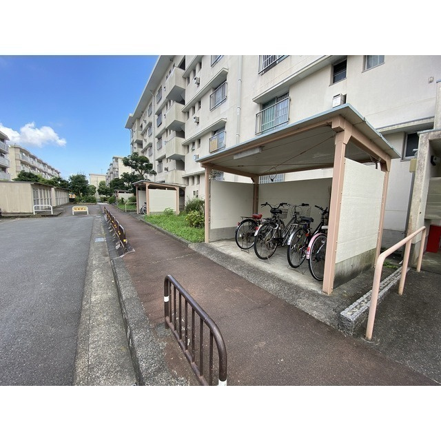 沼津原団地　４号棟の駐車場