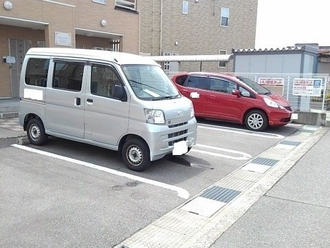 パルム・シャドーの駐車場|駐車場完備です
