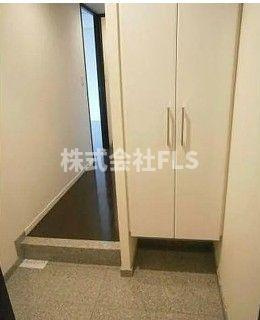 港区西新橋３丁目の賃貸マンションの玄関