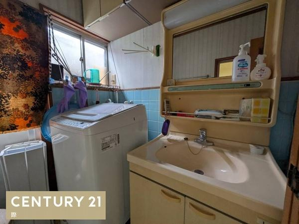 和歌山市大谷　中古戸建の独立洗面台
