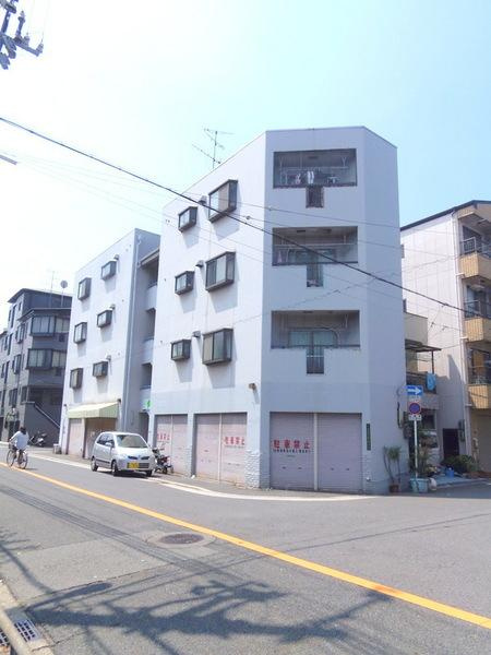 ファーストマンションの外観|★小窓が多い★