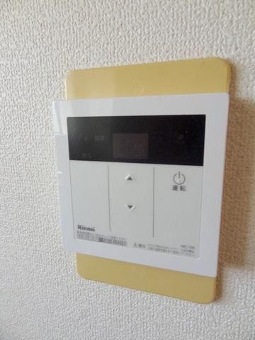 ファーストマンションのキッチン|★給油リモコンです★