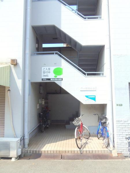 ファーストマンションのエントランス|★建物入口★