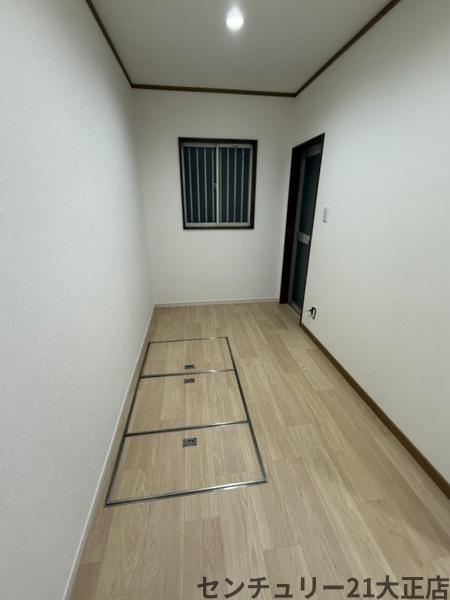 鶴町1丁目貸家の洋室