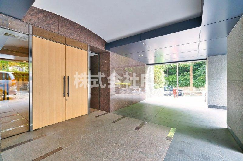 目黒区三田１丁目の賃貸マンションのエントランス