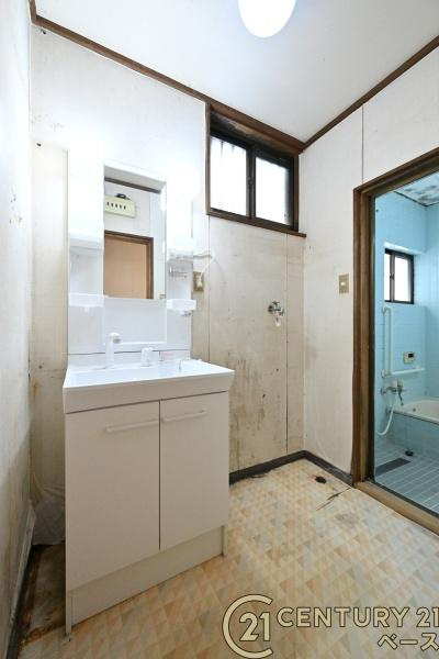 磯城郡三宅町大字伴堂の中古一戸建の独立洗面台