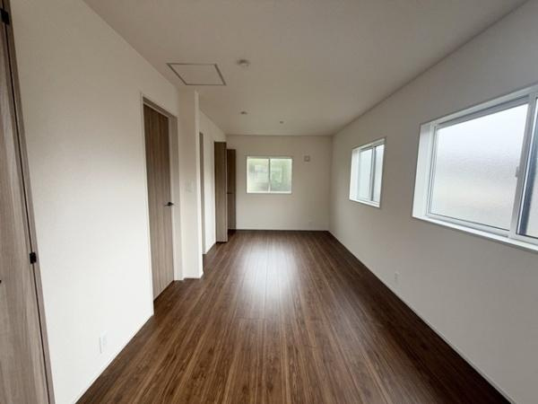 生駒市生駒台南 ／新築一戸建の洋室|■間仕切りすることによって、将来の家族構成の変化に対応した洋室！