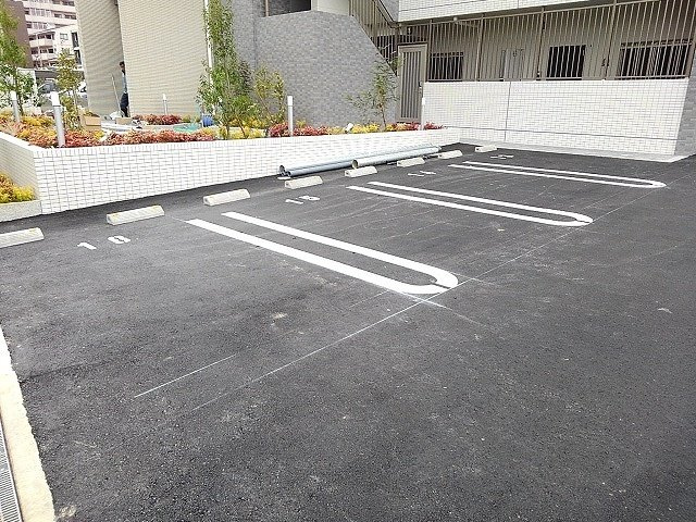 カーサ　セレーノの駐車場