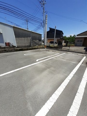 モンブリッチ　ＮＳ・Ｎの駐車場