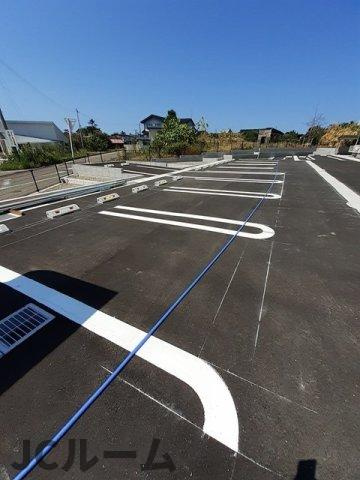 パインエコーの駐車場