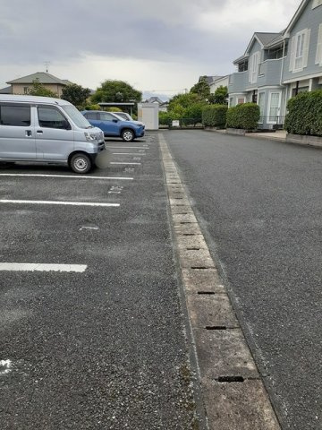 メルベイユの駐車場