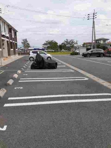 ブリッサＣの駐車場