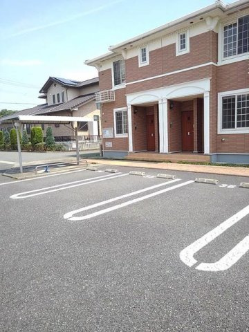 クレバー　レンドＢの駐車場