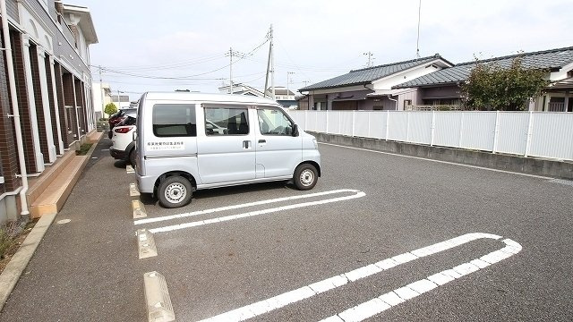 アルモニーの駐車場|駐車場があるので、車を買う予定の方も安心です