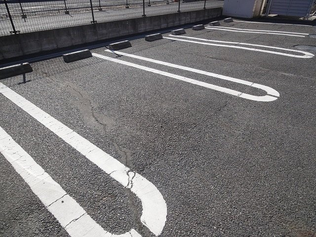 メゾンドリカムⅡの駐車場|駐車場があるので、車を買う予定の方も安心です