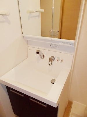 グランドパレス髙樹Ⅶの洗面所|ゆったりとスペースのある洗面所