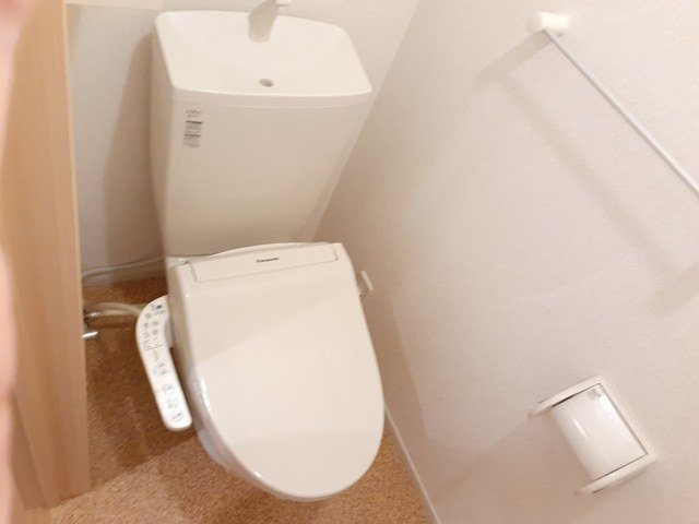 サニーヒルズＢのトイレ|ゆったりとした空間のトイレです