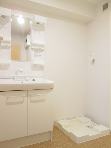 セレーノの洗面所|明るい洗面所です