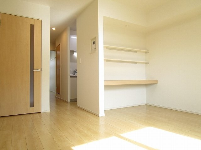 ベルフルールＫの内装|明るい色調の室内です