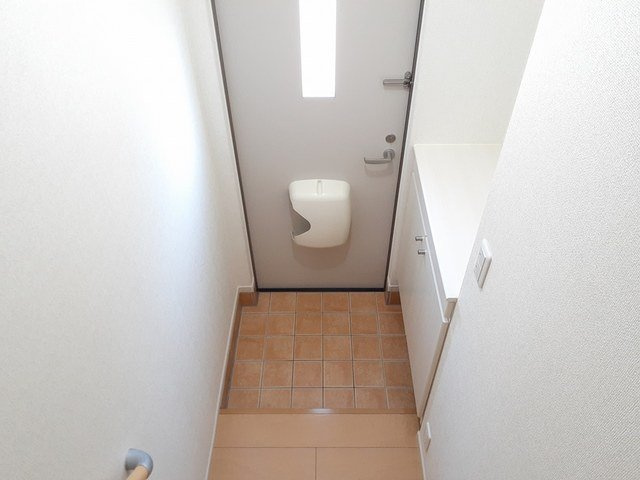ノース・ヒルⅣの玄関|収納もある玄関です