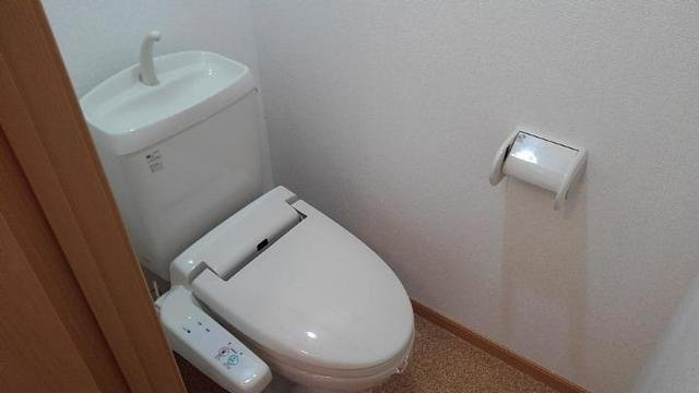 メゾン・グランデのトイレ|落ち着いた色調のトイレです