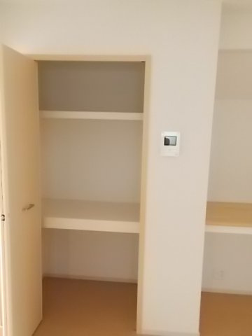 メイ　フィールドのその他
