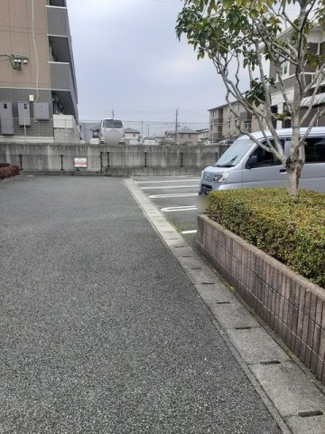 ラ・フォレスタＲＹＵ・Ｊの駐車場