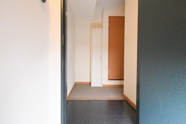 レオパレスＦｌａｔ新栄の玄関