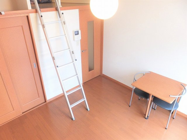 レオパレスヴィラグラン大手の寝室|フローリングのお部屋です